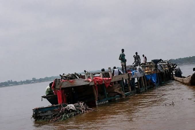 Équateur : Plus de 10 personnes périssent dans un naufrage sur le fleuve Congo après une collision de baleinières